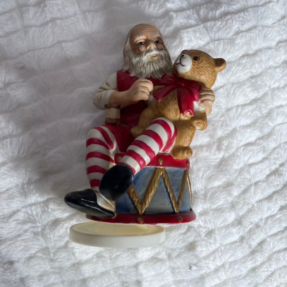 SANTA CLAUS Musical Spinning Christmas Ceramic Decor Decoration Holiday Bear Red